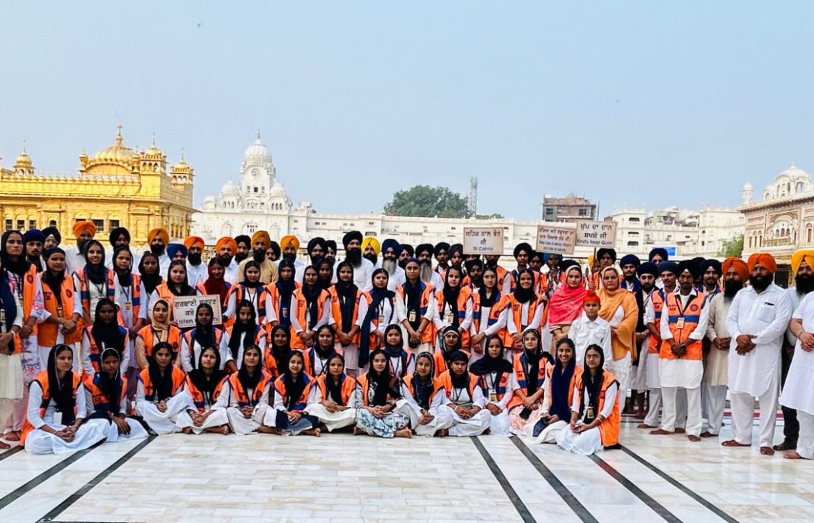 Staff members and students of Mata Gujri College paid obeisance at Sri Darbar Sahib Amritsar